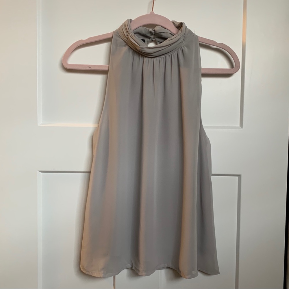 Sleeveless blouse with beautiful neck detail